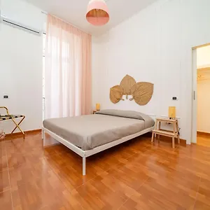 Apartment Casa Blin Dimora A Chiaia, Naples